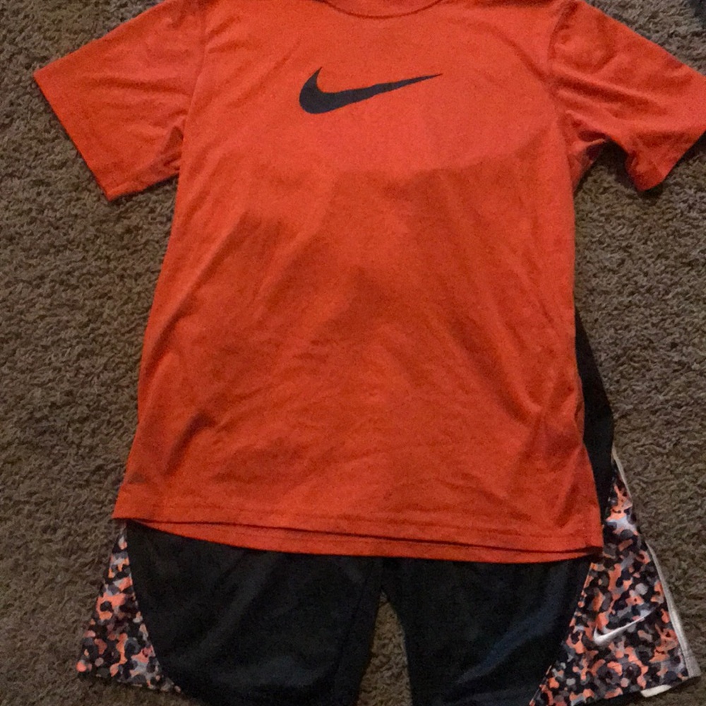 Nike shirt and shorts (boys)